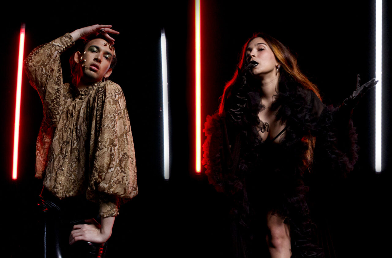 “Sofà, le nouveau cabaret” e il teatro rivive con gli artisti tradatesi Vita e Sabato