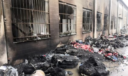 Incendio in un capannone a Misinto, domato dai pompieri