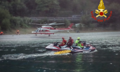 Auto nel lago di Como, donna ritrovata senza vita