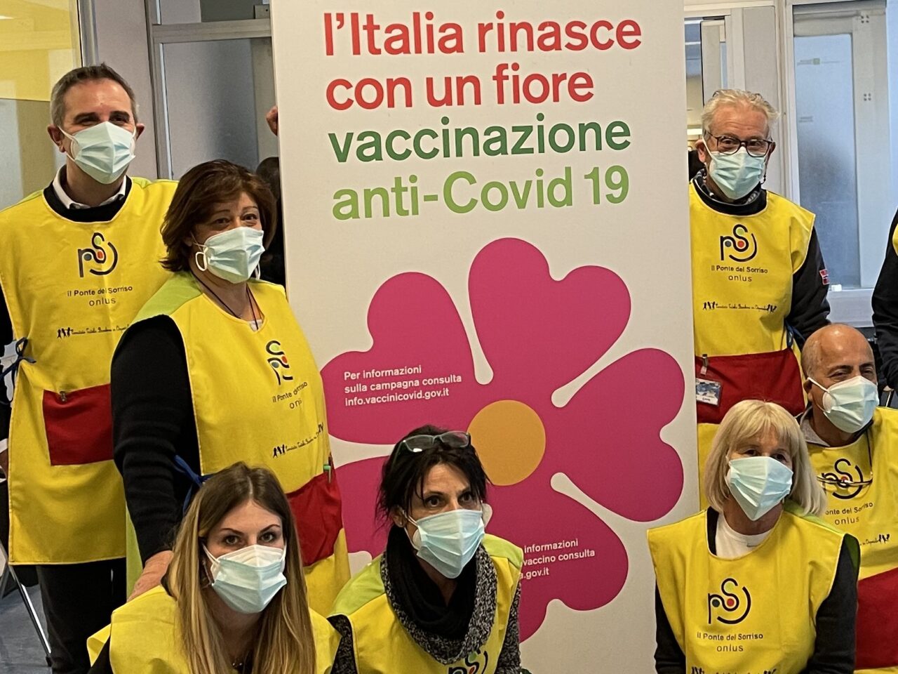 Il Ponte del Sorriso scrive a Figliuolo: “Vaccinate i volontari dei centri vaccinali”