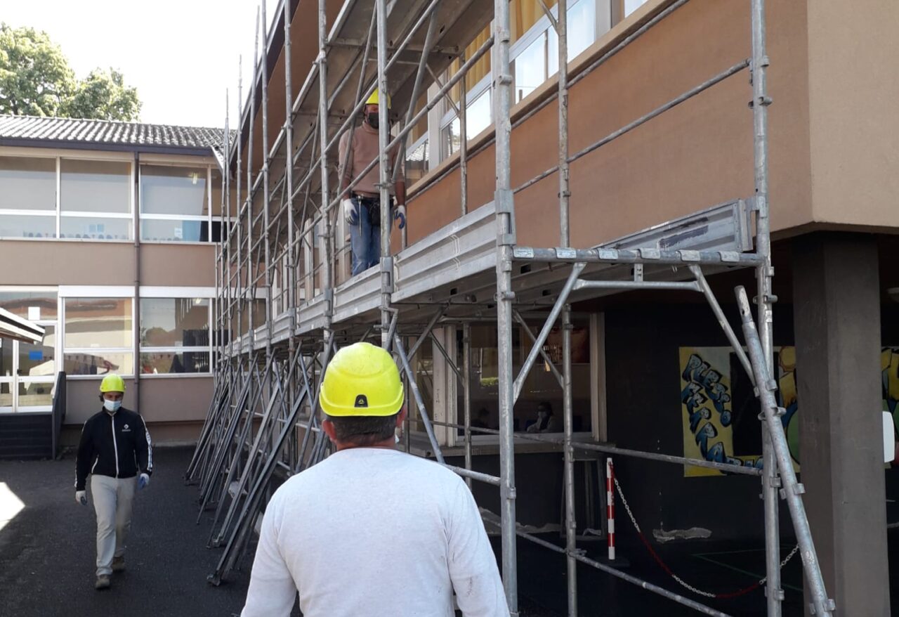 Ponteggi a scuola, la Ferrarin si prepara all’ultimo cantiere