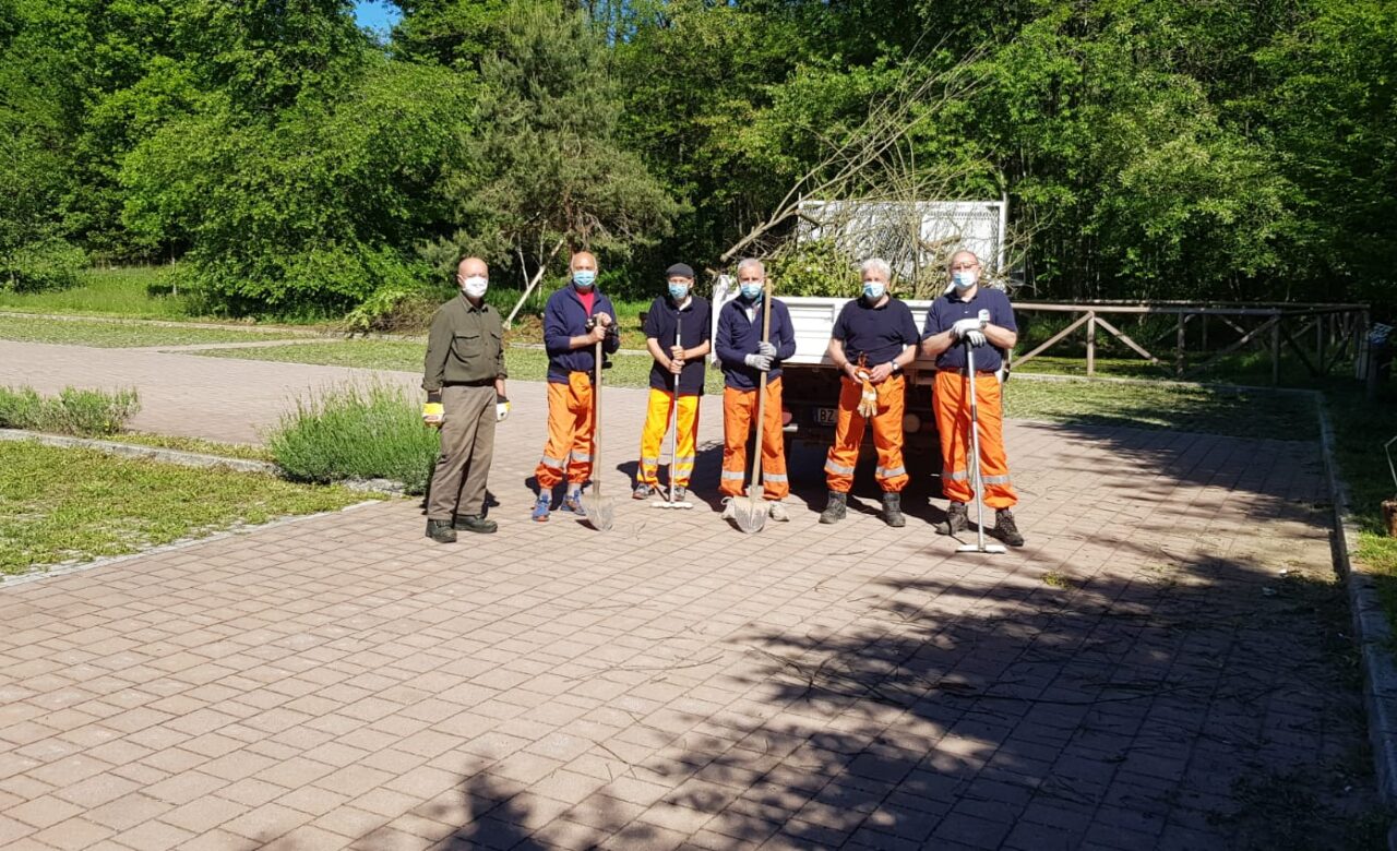 Continuano le pulizie di primavera nel Parco Pineta