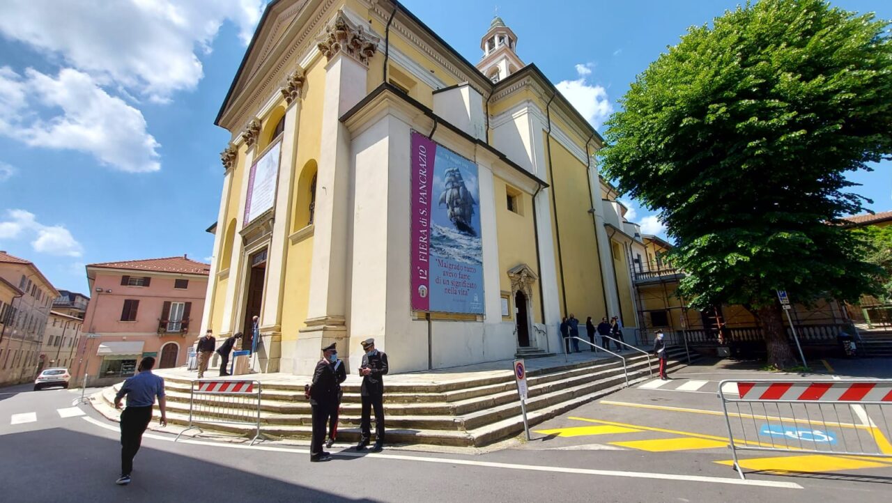 In corso a Vedano Olona i funerali di Vittorio, Elisabetta e Mattia, morti nella tragedia del Mottarone