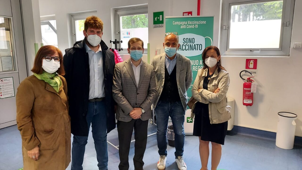 Monti in visita al punto vaccinale del Galmarini: ” E’ stata una scelta vincente”