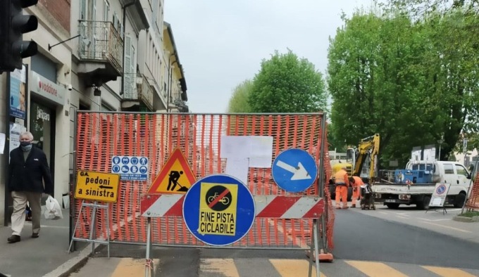 Radici e liquami sotto corso Bernacchi: “Era una fogna a cielo aperto”