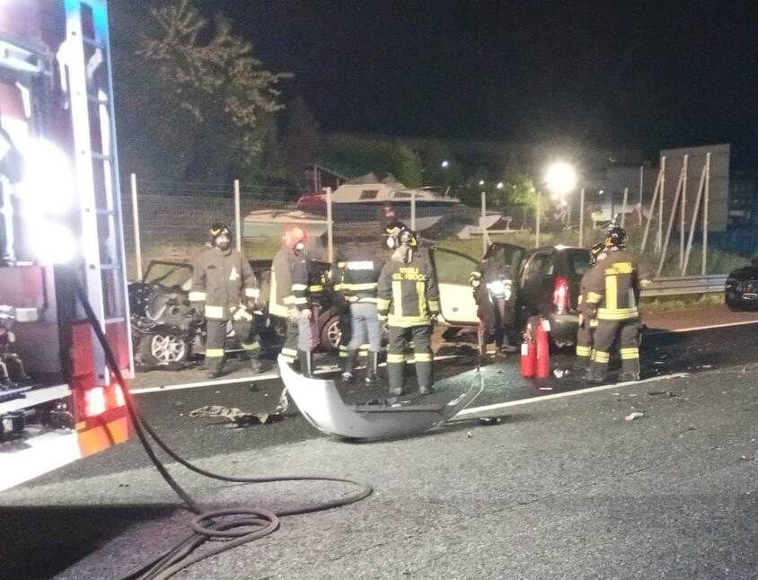 Brutto incidente sull’A 26 tra Sesto e Besnate, due persone sono gravi
