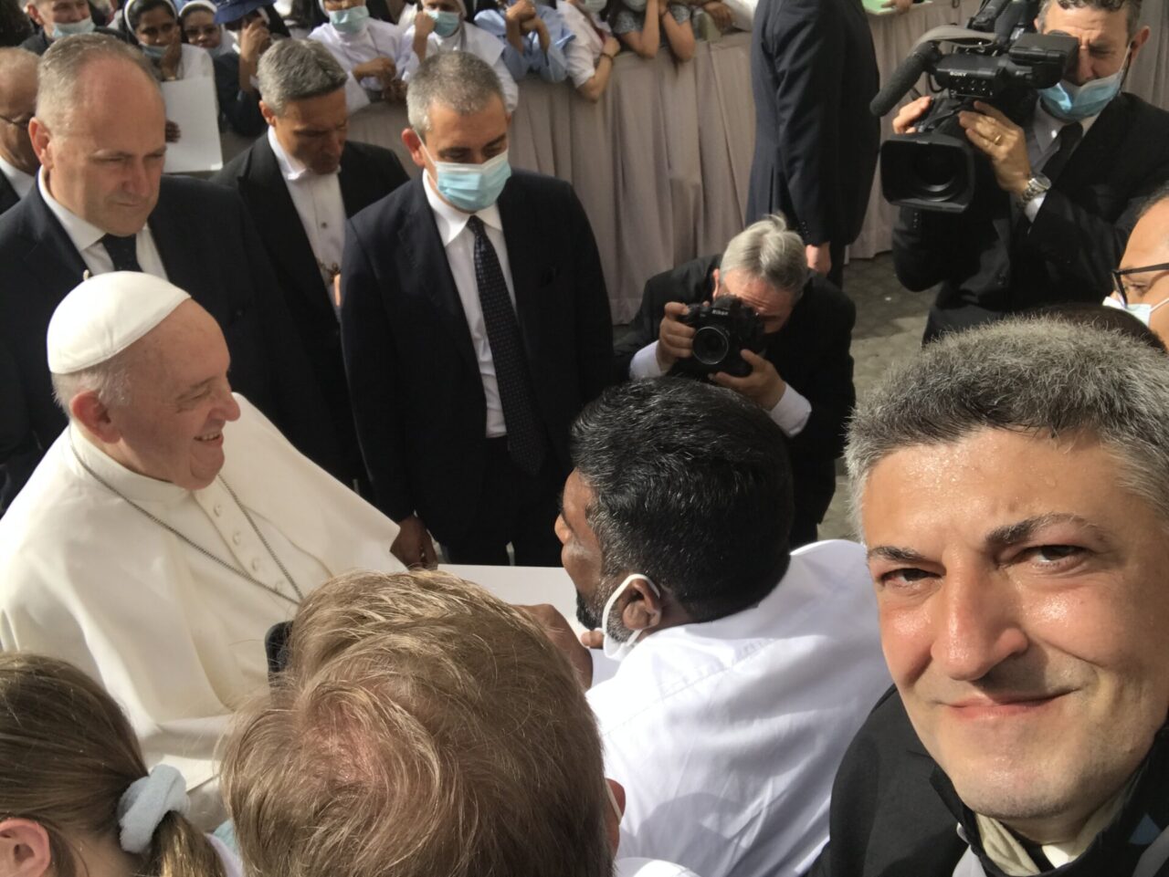 Finite le riprese, Silighini vola in Vaticano sulla tomba del suo antenato, Papa Benedetto XIV