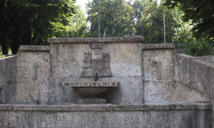 Riprendono i lavori sulla fontana di via Primo Maggio
