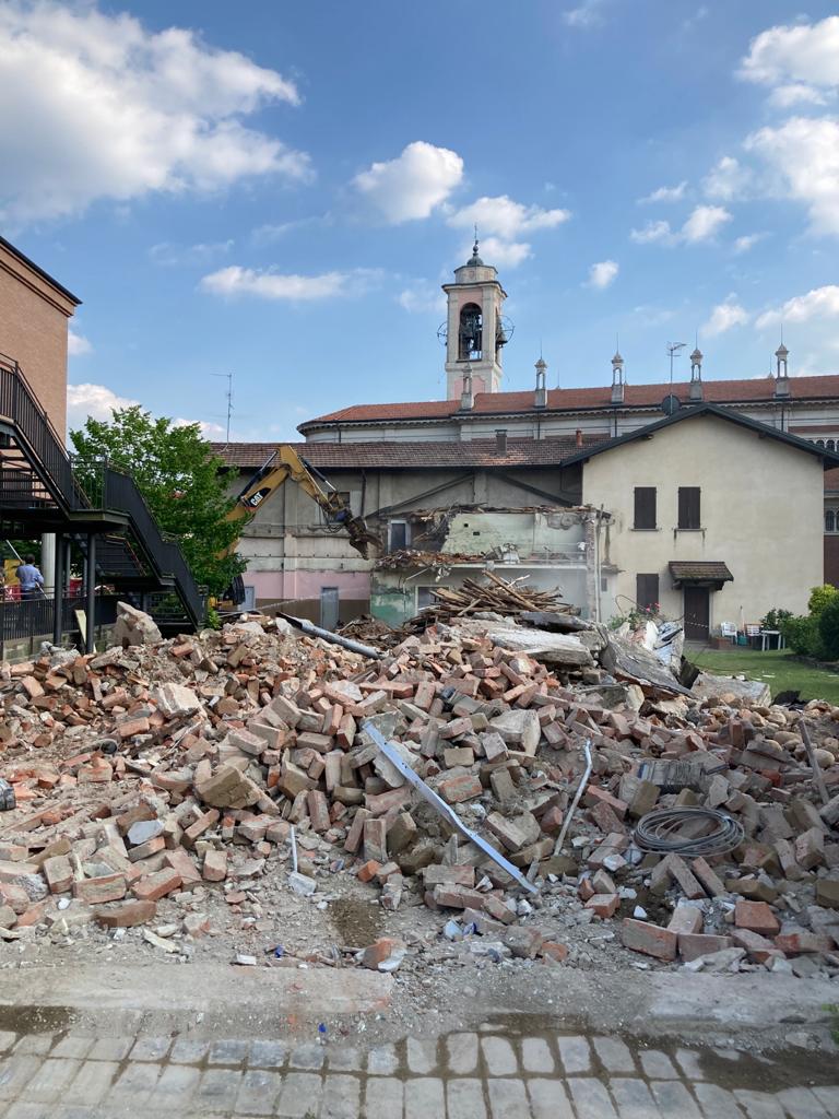 Al via la demolizione dello storico cine- teatro parrocchiale