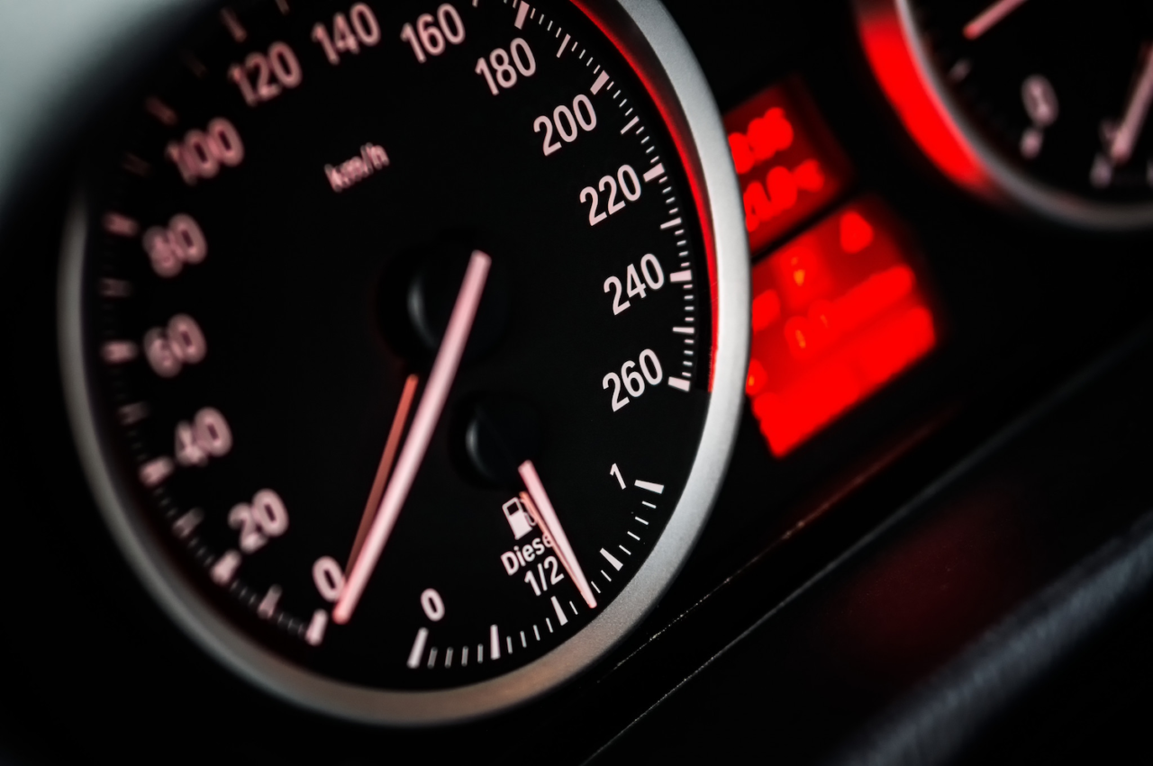 Contachilometri truccato: denunciato commerciante d’auto varesotto
