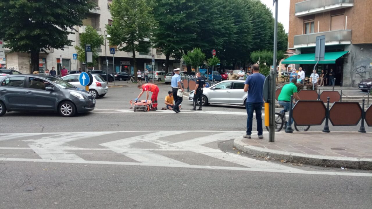 Tamponamento a catena, investito sulle strisce di piazza San Francesco