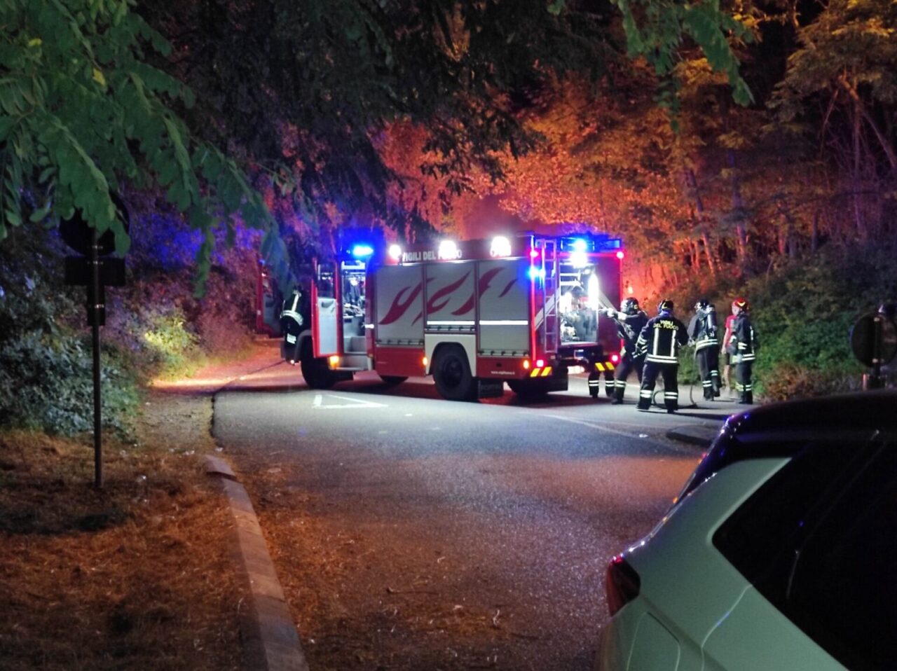 auto in fiamme a lomazzo