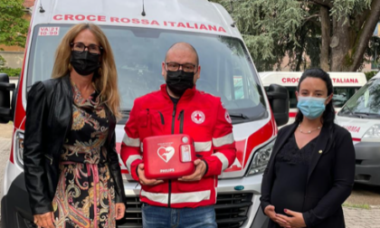 Defibrillatore  in dono alla Cri di Saronno grazie a Lions Club Satellite Saronno Solidalia
