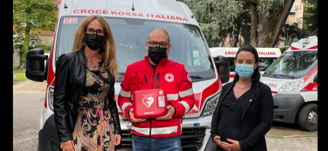 Defibrillatore  in dono alla Cri di Saronno grazie a Lions Club Satellite Saronno Solidalia