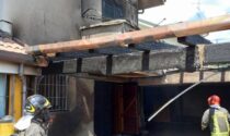 Incendio in abitazione a Cogliate, intervengono pompieri e... vicini