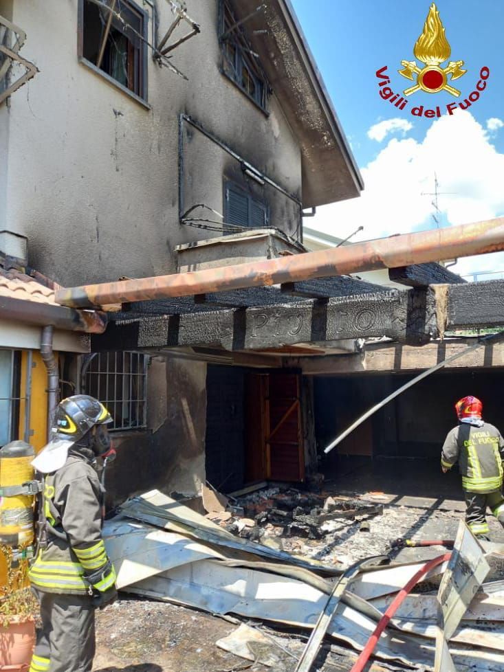 Incendio in abitazione a Cogliate, intervengono pompieri e… vicini