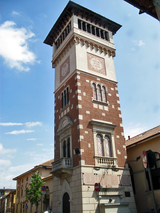 Si restaura la Torre civica di Origgio