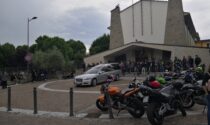 Il rombo delle moto a Saronno per l'addio ad Alessandro Piombo