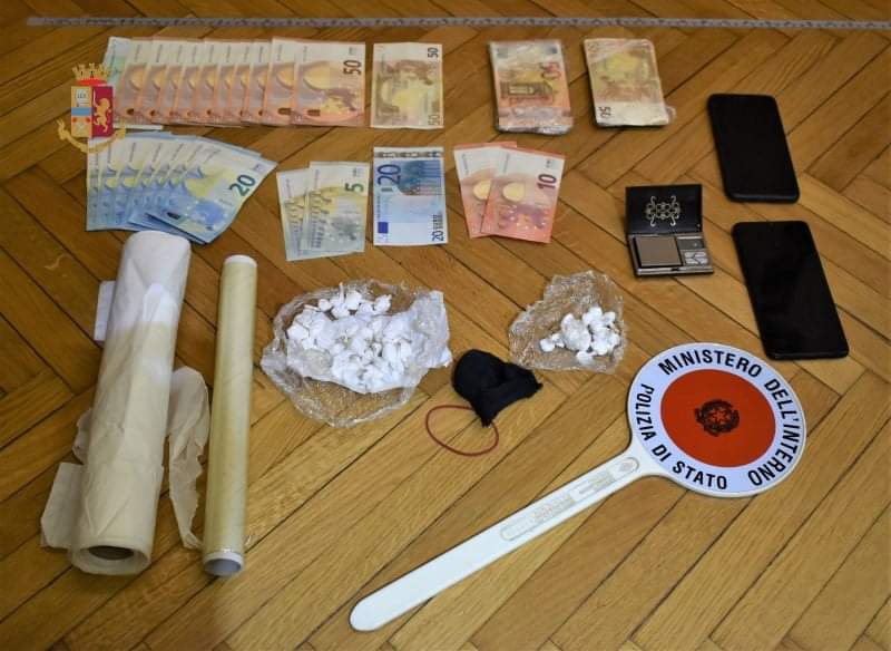 Persona sospetta in via Timavo a Busto: nascoste in auto 47 dosi di coca