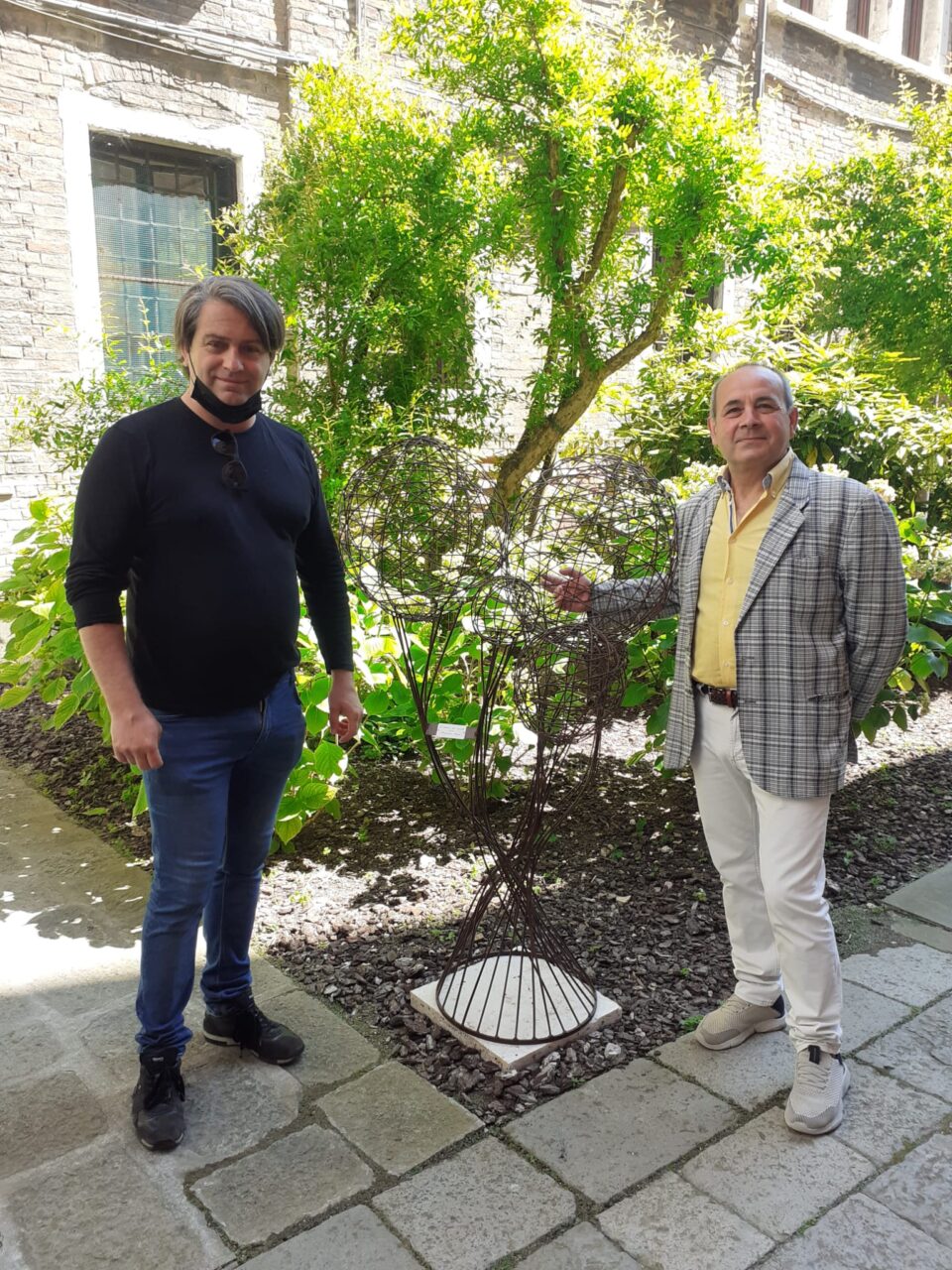 A Venezia per dire “no” al razzismo con la sua arte