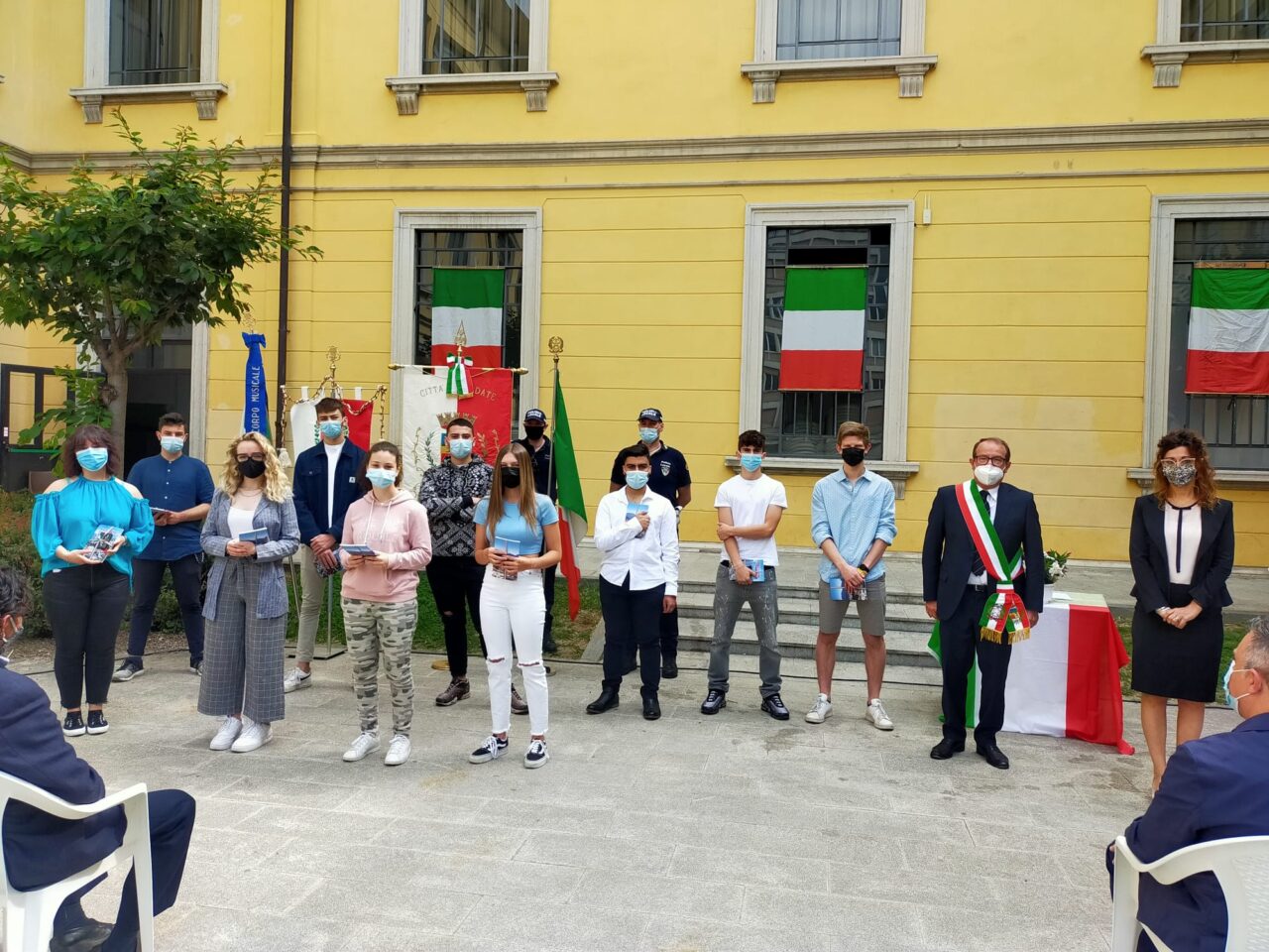 Festa della Repubblica: l’Amministrazione comunale omaggia i neo 18enni