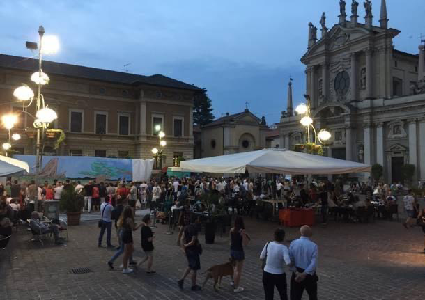 Busto Arsizio, stop all’asporto di bottiglie di vetro: sanzioni fino a 500 euro