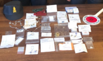 Sequestrati gioielli e pietre preziose per 45mila euro al valico di Maslianico