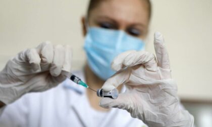 Vaccinato a Rancio, ma senza iniezione: scatta la denuncia