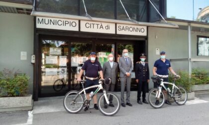 A Saronno Polizia locale in pattuglia con la bicicletta