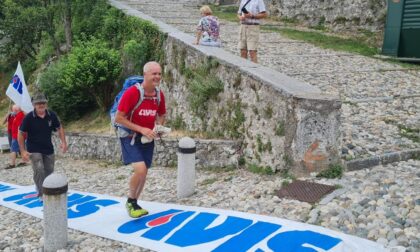 Doppia tappa a Varese per la traversata d'Italia a piedi dell'Avisino Maurizio Grandi