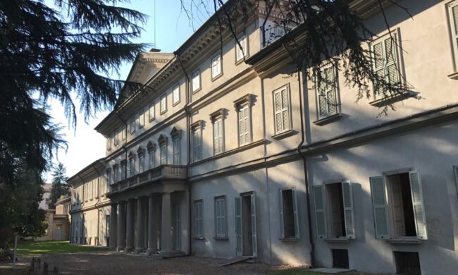 Laurea a distanza? A Olgiate  il  Comune mettere a disposizione il teatrino di Villa Gonzaga