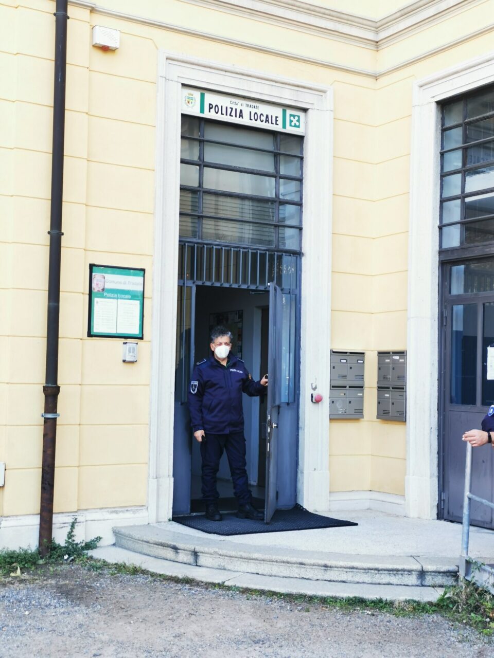 La sicurezza va a braccetto con ecologia, due auto ibride per i Comandi di Polizia locale