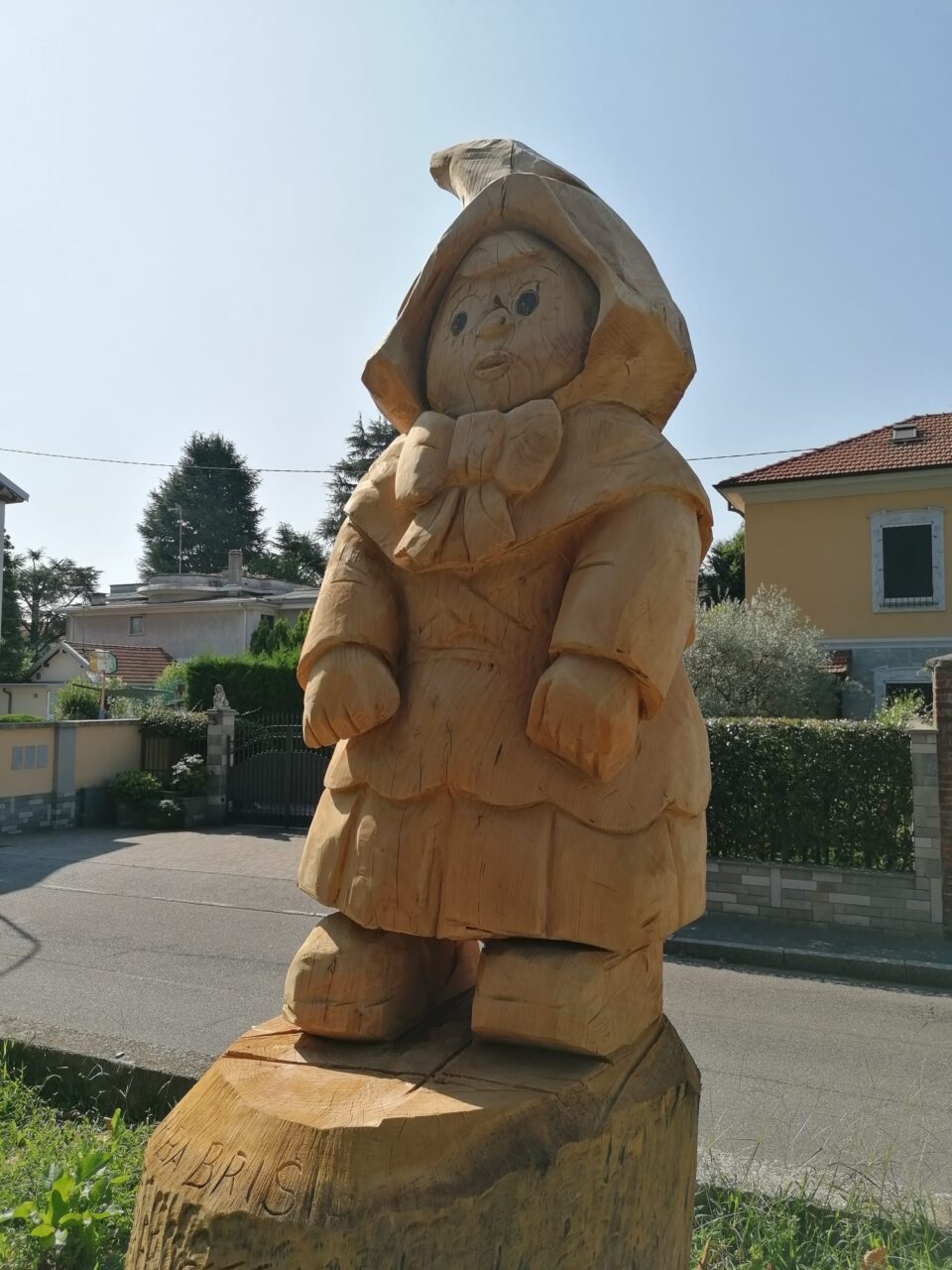 Ecco le statue in legno di via Tovo