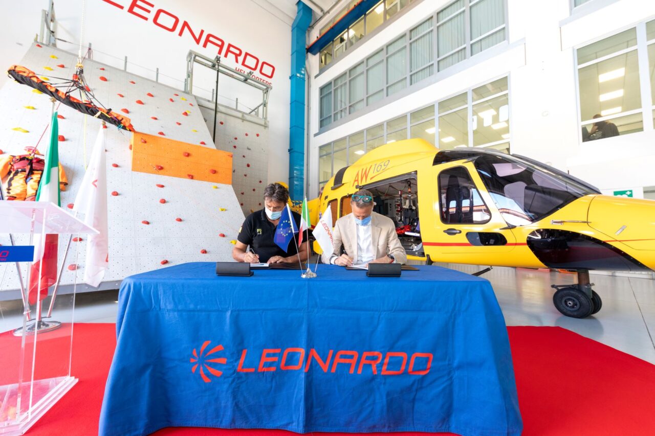 Siglato l’accordo fra Leonardo e il Soccorso Alpino: altri tre anni di collaborazione
