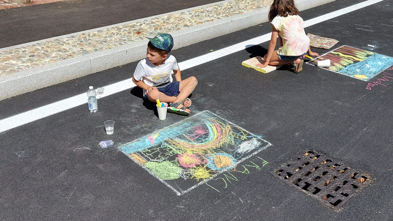 Santa Maria si riempie di colori: successo per i “Madonnari in erba”