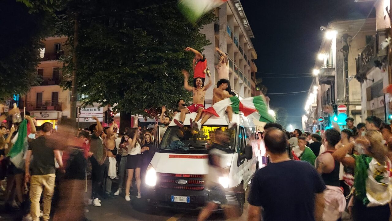 Italia Campione d’Europa, tra folla e follia: foto e video dei festeggiamenti a Saronno e Tradate