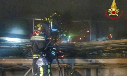 Incendio in via Varese a Saronno, Vigili del Fuoco al lavoro