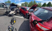 Paura lungo l'autostrada A8: furgone travolge altre auto, soccorsi in codice rosso