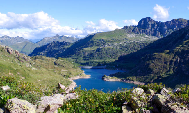 In viaggio tra i rifugi: chi completa il “Passaporto delle Orobie” vince un poncho