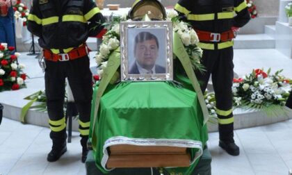 Le sirene delle autopompe e il Drago 82 per l'addio a Generaro de Filippis