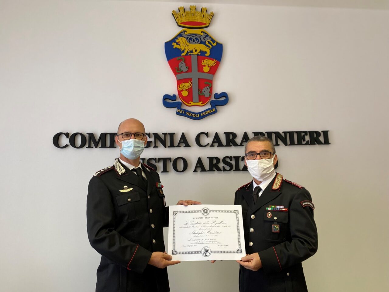 Medaglia mauriziana al comandante Caseri per i meriti conseguiti in 50 anni di servizio nell’Arma