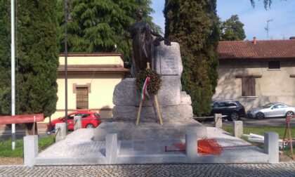 I combattenti e reduci restaurano il monumento dei caduti di Abbiate