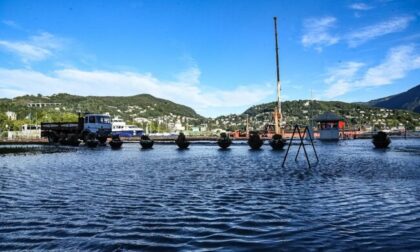 Lago esondato a Como, chiuso il lungolago. Il livello sale velocemente e c'è il problema detriti
