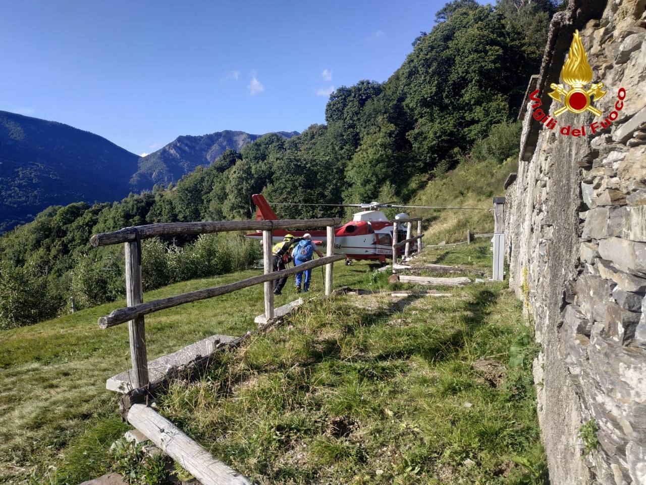 Per due giorni ha vagato tra i boschi: salvato da due Vigili del Fuoco in gita