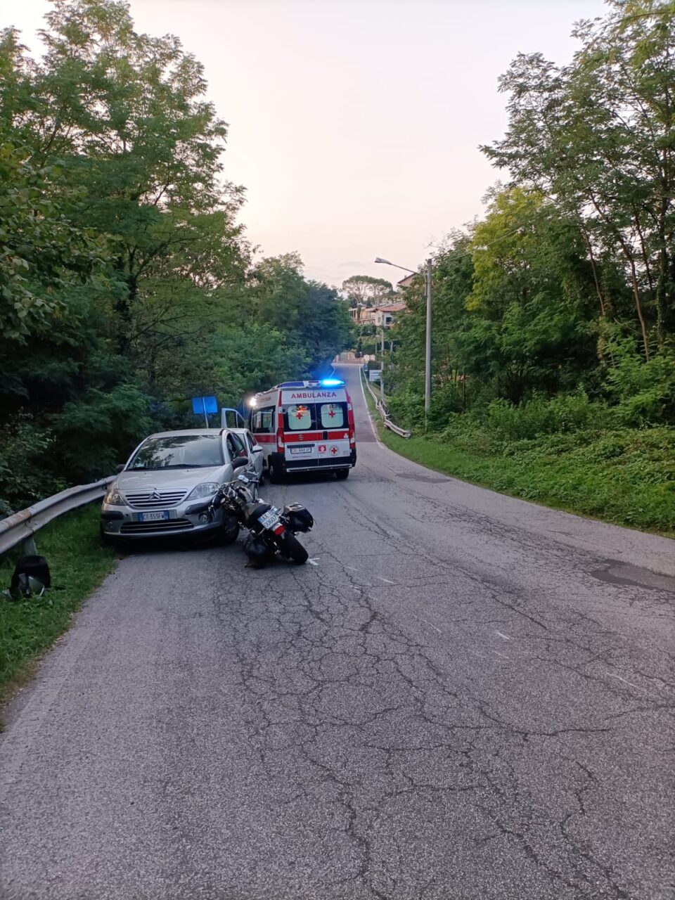 Scontro tra un’auto e un’Harley Davidson, ferito un 52enne