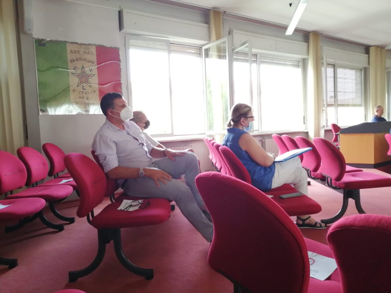 Mozzate, bagarre in aula, l’opposizione abbandona la discussuone