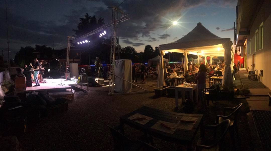 Turate, musica troppo alta, è polemica sul Festival