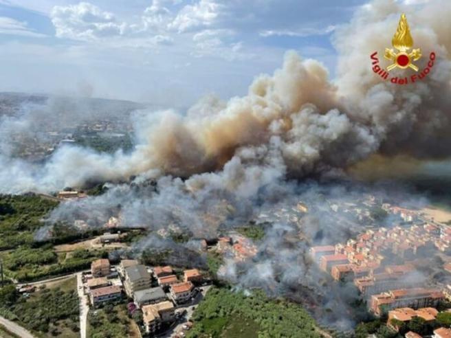 Incendi nel Centro e Sud Italia, Coldiretti lancia la campagna per aiutare le imprese