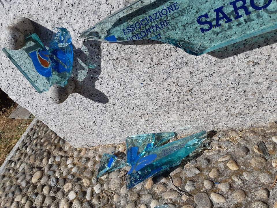 Saronno, distrutta la targa dedicata ai donatori Avis