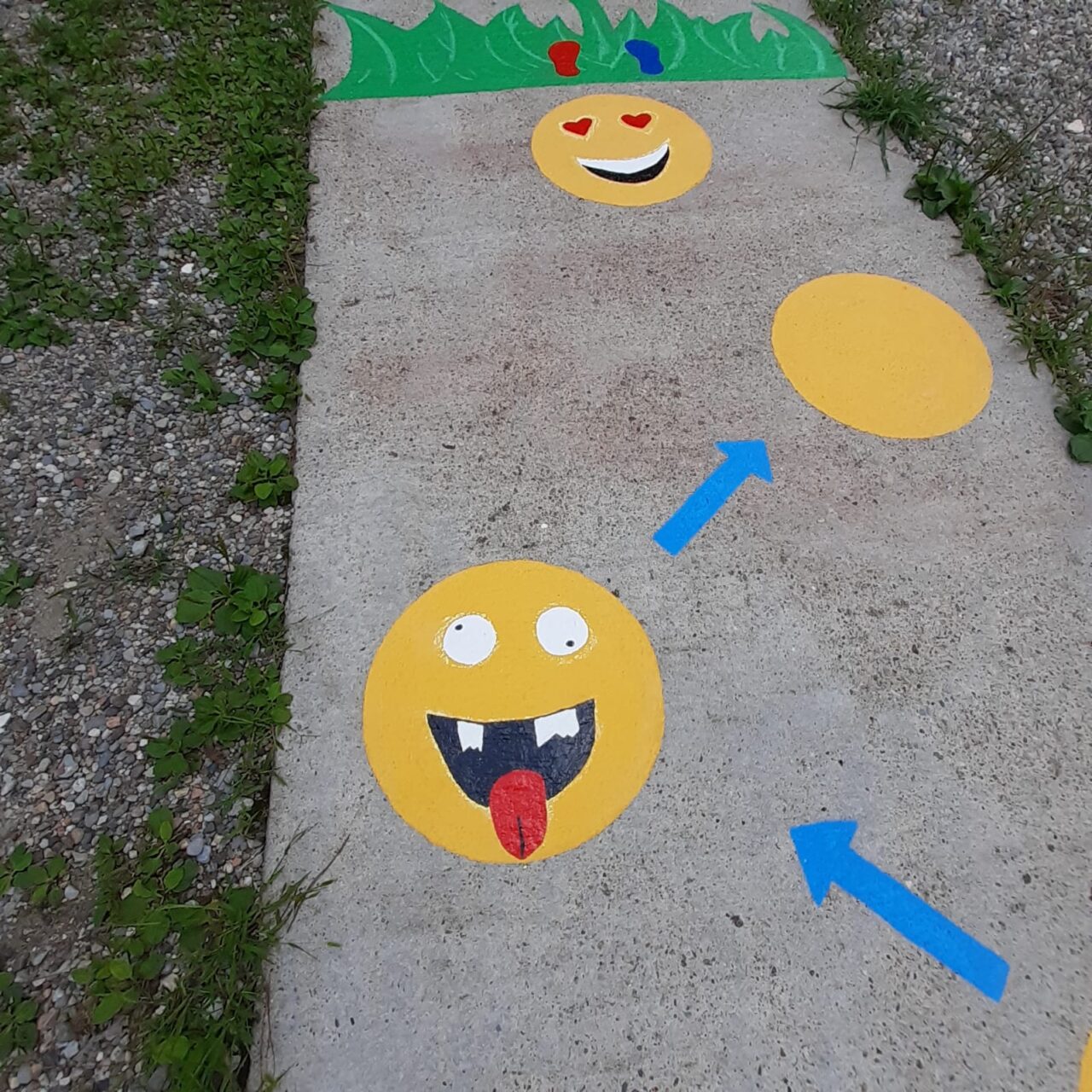 Gornate Olona vialetto scuola colorato